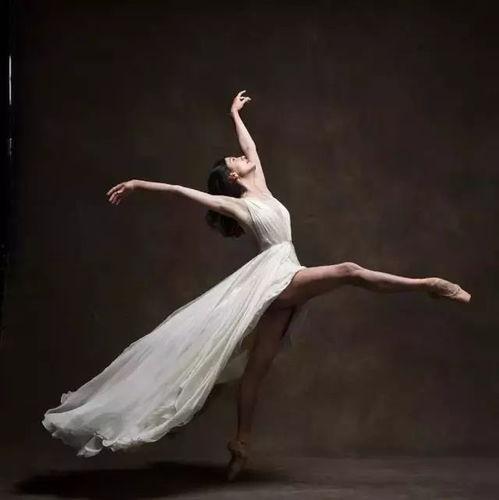 成人芭蕾舞 压腿视频,跟随视频轻松掌握