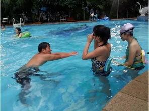 成人女孩独自游泳视频,揭秘成人女孩游泳的勇敢瞬间